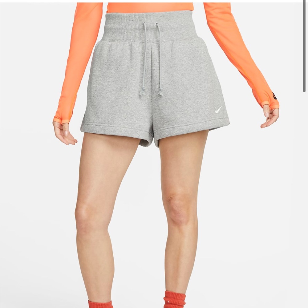 Nike Sportswear Phoenix Fleece High-Waisted Shorts. Gray. Size small (4-6) NWOT